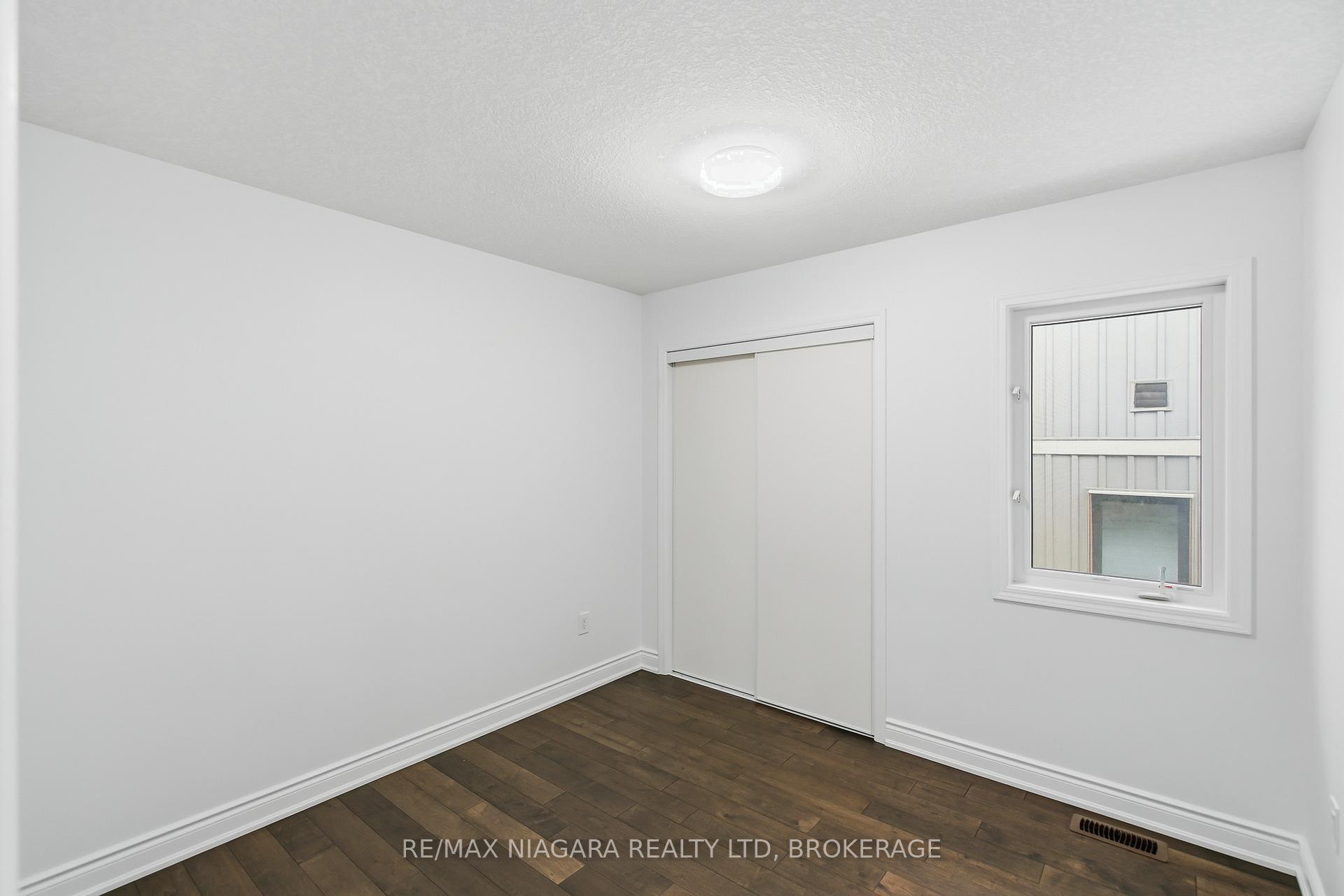 Photo 27 of 8139 Buckeye Crescent, Niagara Falls, Brown — HOMEH