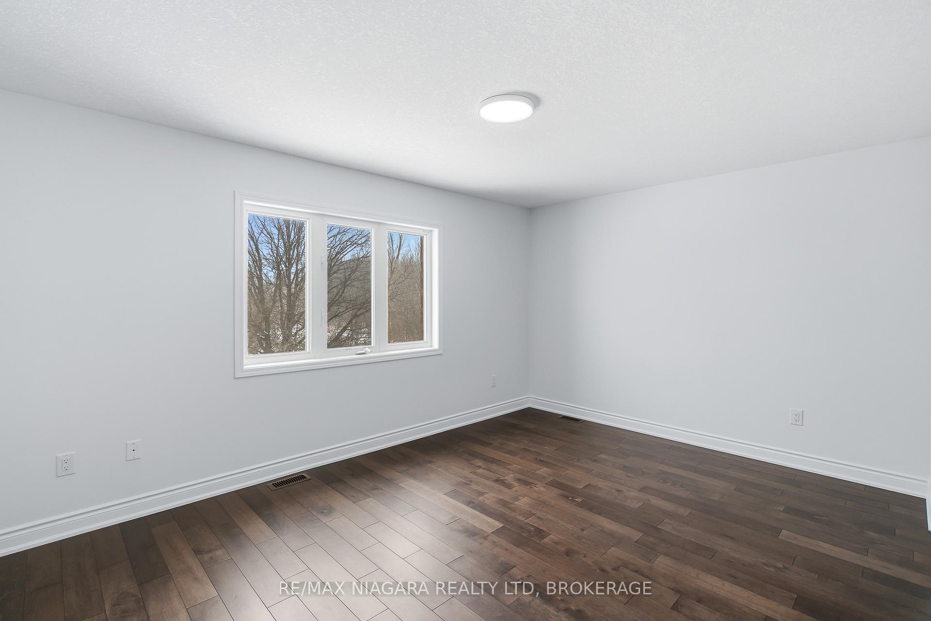 Photo 30 of 8139 Buckeye Crescent, Niagara Falls, Brown — HOMEH