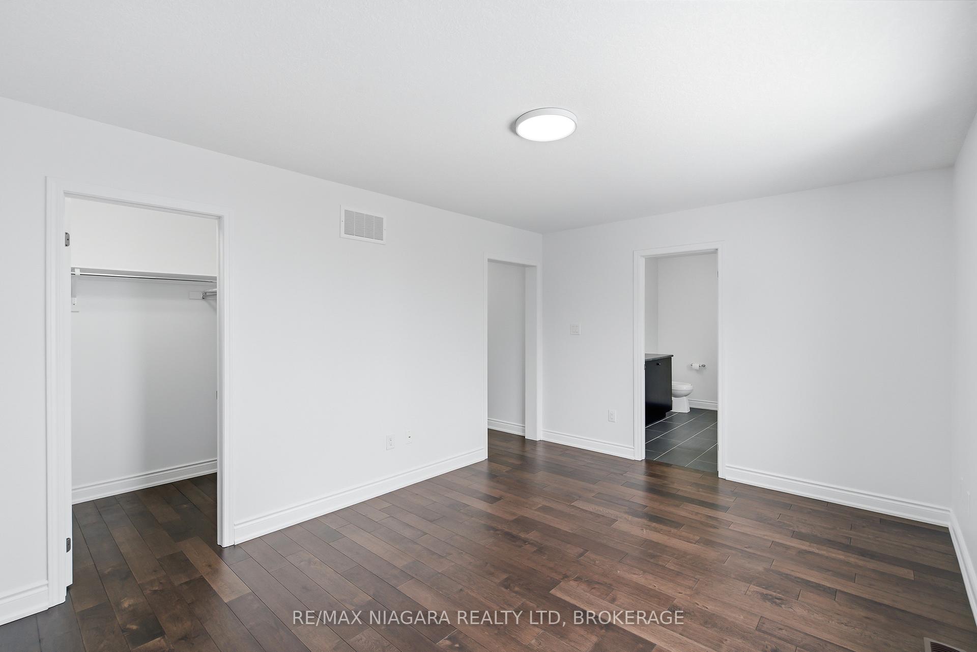 Photo 31 of 8139 Buckeye Crescent, Niagara Falls, Brown — HOMEH