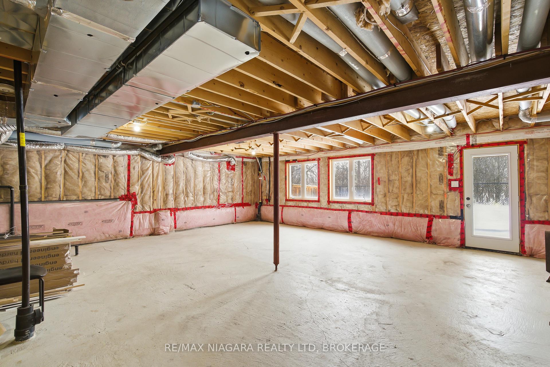 Photo 36 of 8139 Buckeye Crescent, Niagara Falls, Brown — HOMEH