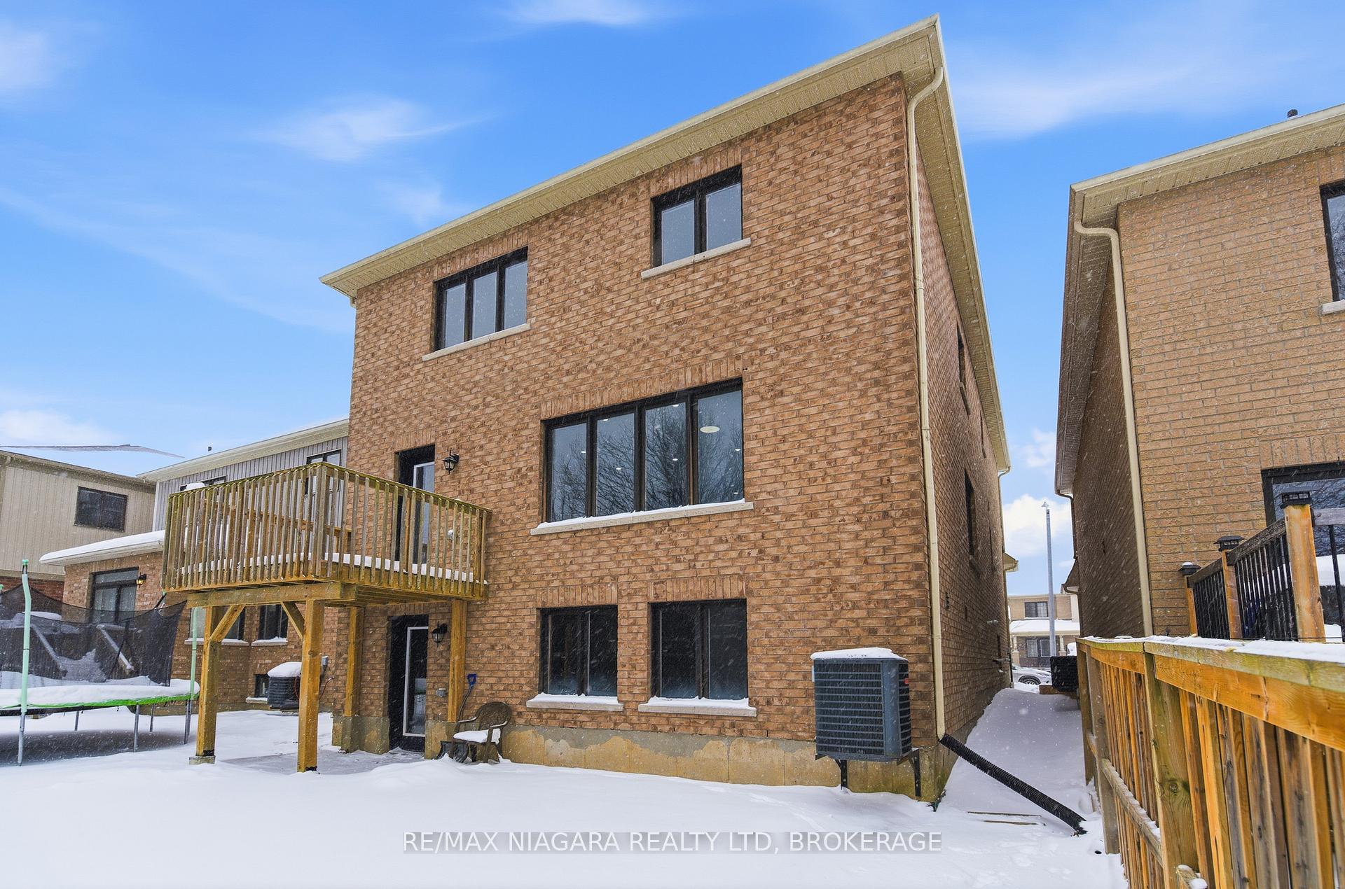 Photo 37 of 8139 Buckeye Crescent, Niagara Falls, Brown — HOMEH