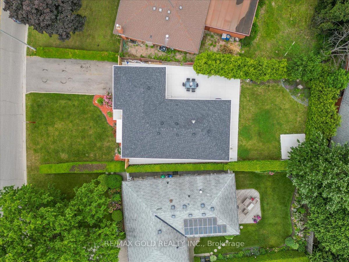 Photo 3 of 53 Dorchester Drive, Brampton, Southgate — HOMEH