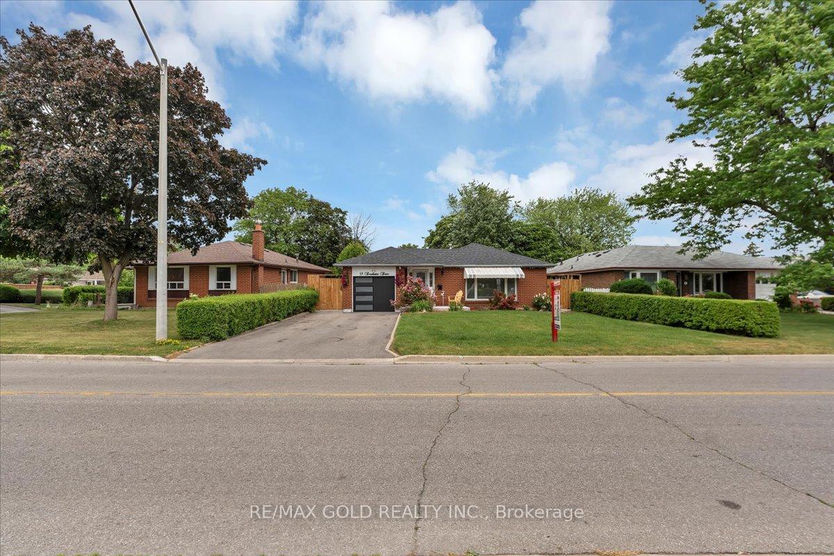 Photo 4 of 53 Dorchester Drive, Brampton, Southgate — HOMEH