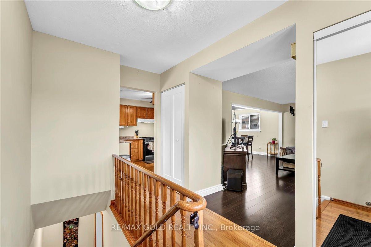Photo 8 of 53 Dorchester Drive, Brampton, Southgate — HOMEH