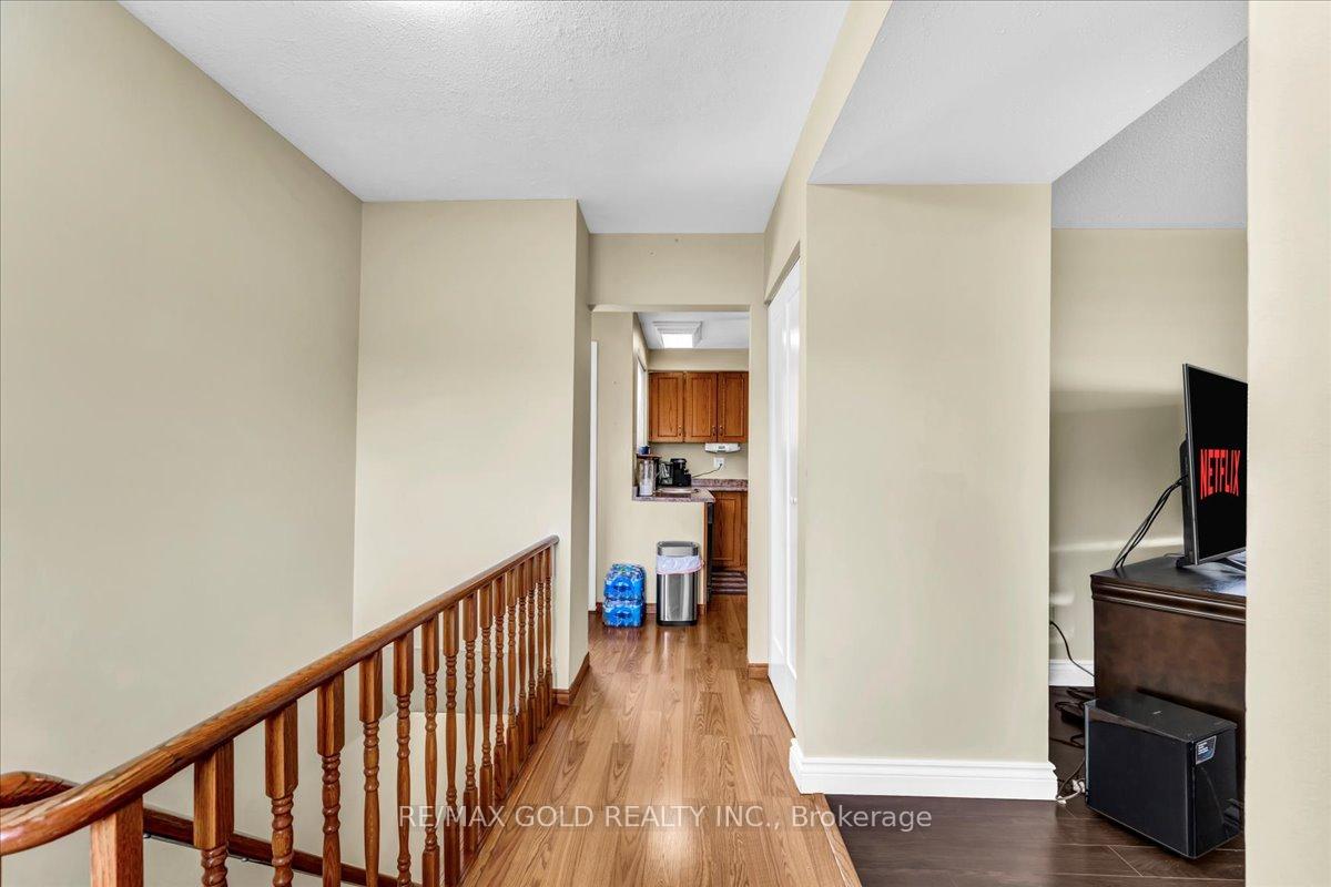 Photo 7 of 53 Dorchester Drive, Brampton, Southgate — HOMEH