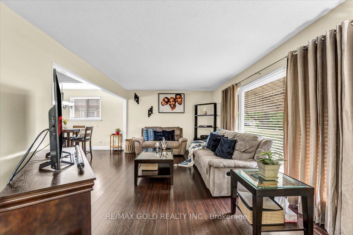 Photo 9 of 53 Dorchester Drive, Brampton, Southgate — HOMEH