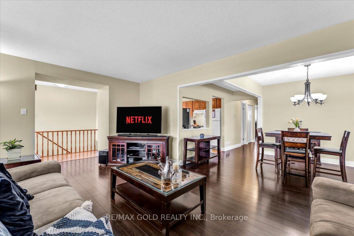 Photo 11 of 53 Dorchester Drive, Brampton, Southgate — HOMEH