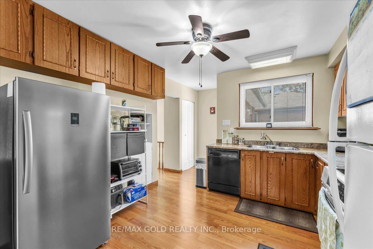 Photo 13 of 53 Dorchester Drive, Brampton, Southgate — HOMEH