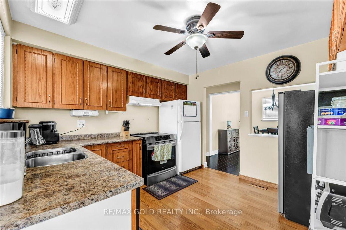 Photo 15 of 53 Dorchester Drive, Brampton, Southgate — HOMEH