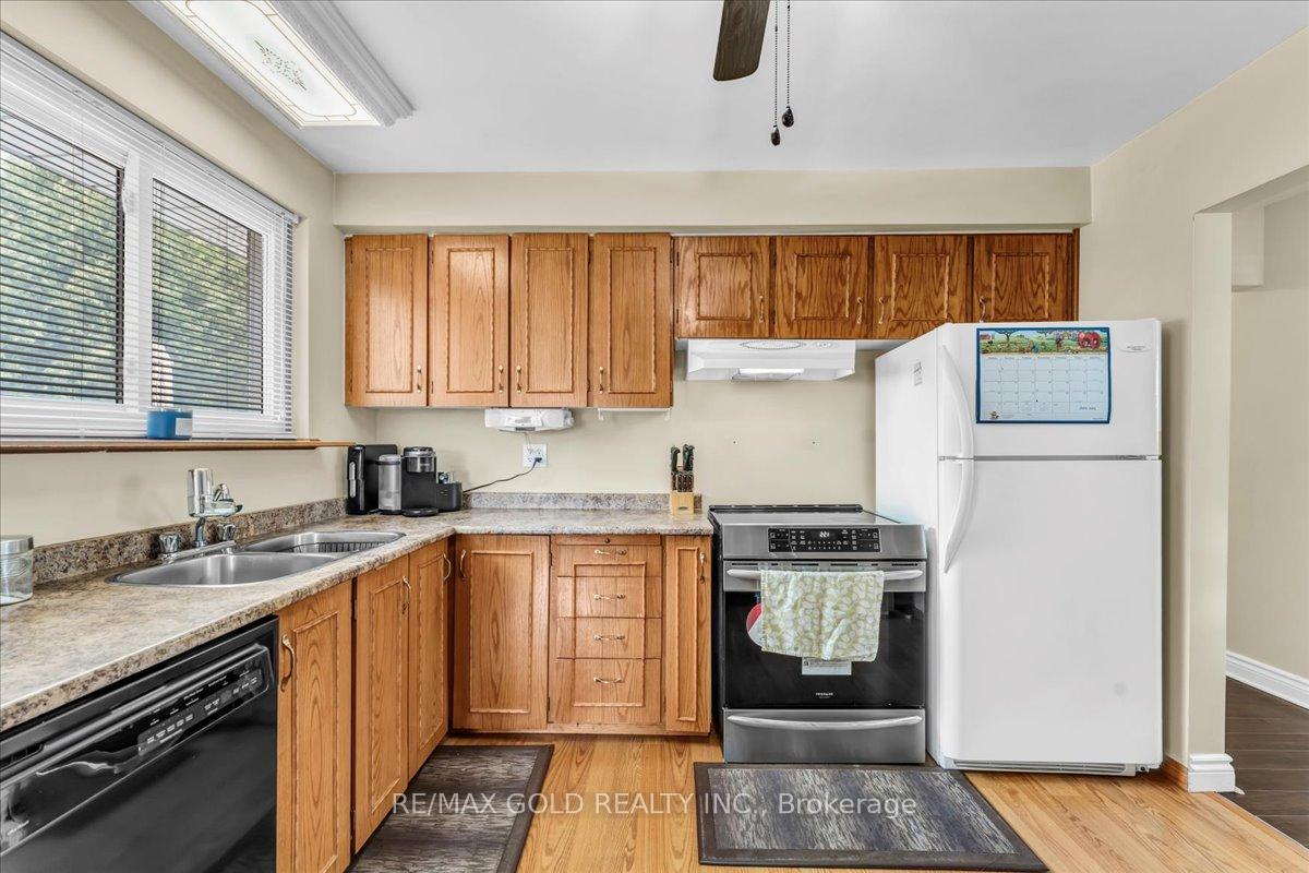 Photo 16 of 53 Dorchester Drive, Brampton, Southgate — HOMEH