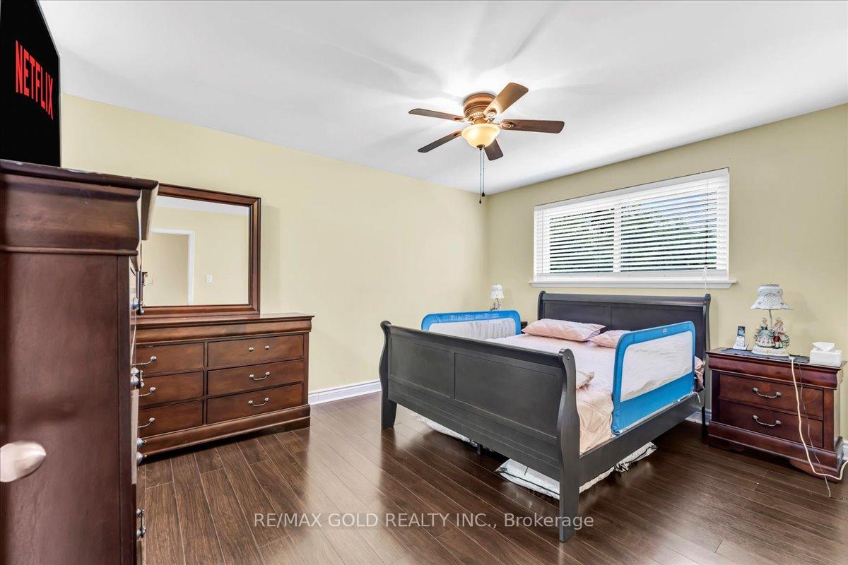 Photo 18 of 53 Dorchester Drive, Brampton, Southgate — HOMEH