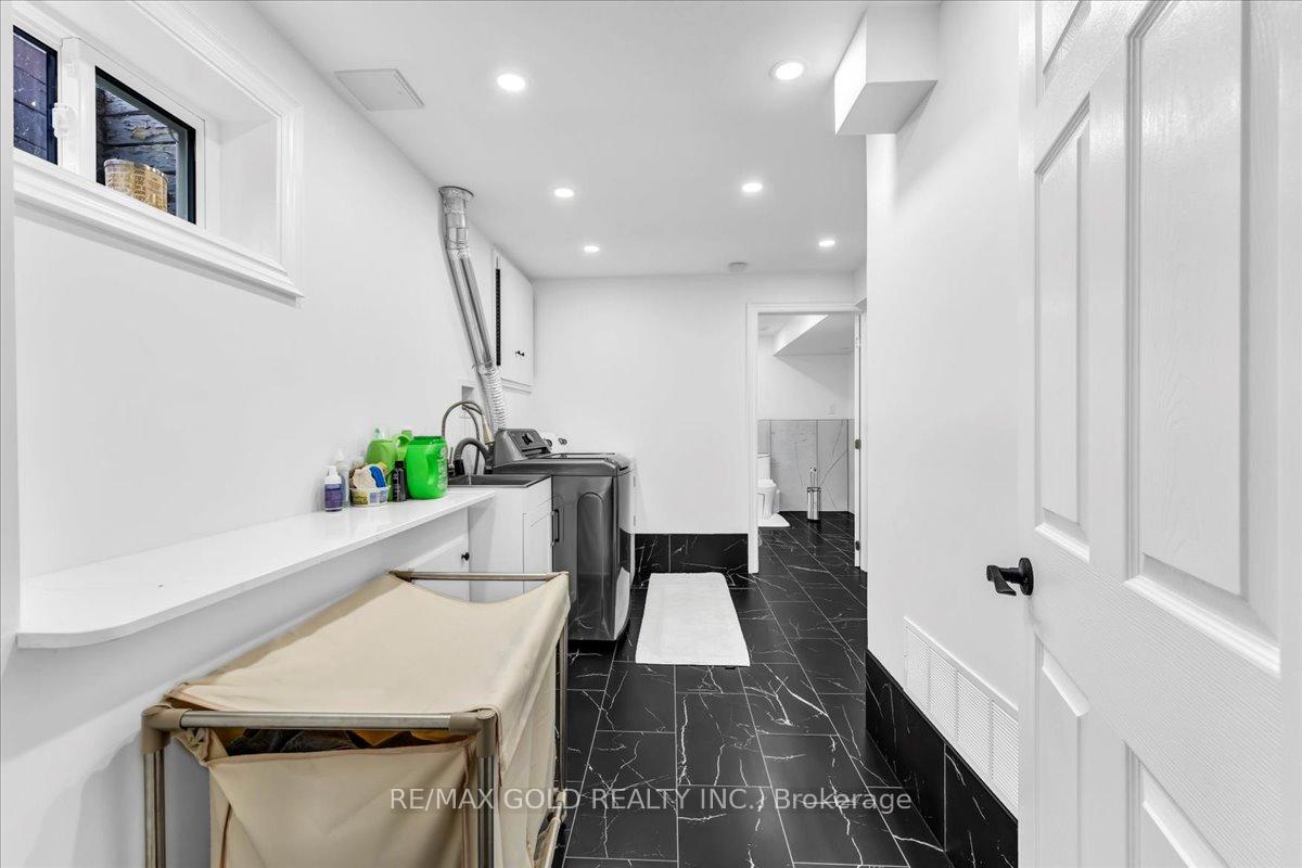 Photo 39 of 53 Dorchester Drive, Brampton, Southgate — HOMEH