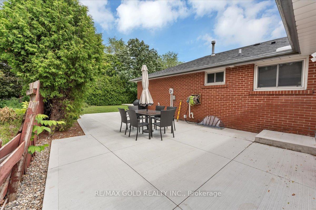 Photo 40 of 53 Dorchester Drive, Brampton, Southgate — HOMEH