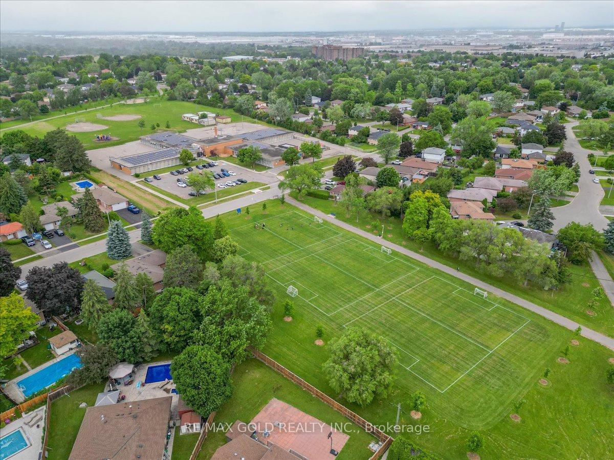Photo 44 of 53 Dorchester Drive, Brampton, Southgate — HOMEH