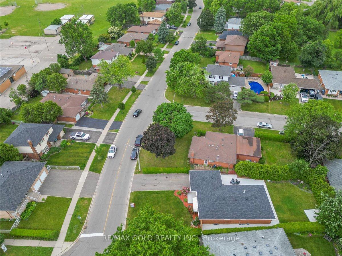 Photo 47 of 53 Dorchester Drive, Brampton, Southgate — HOMEH