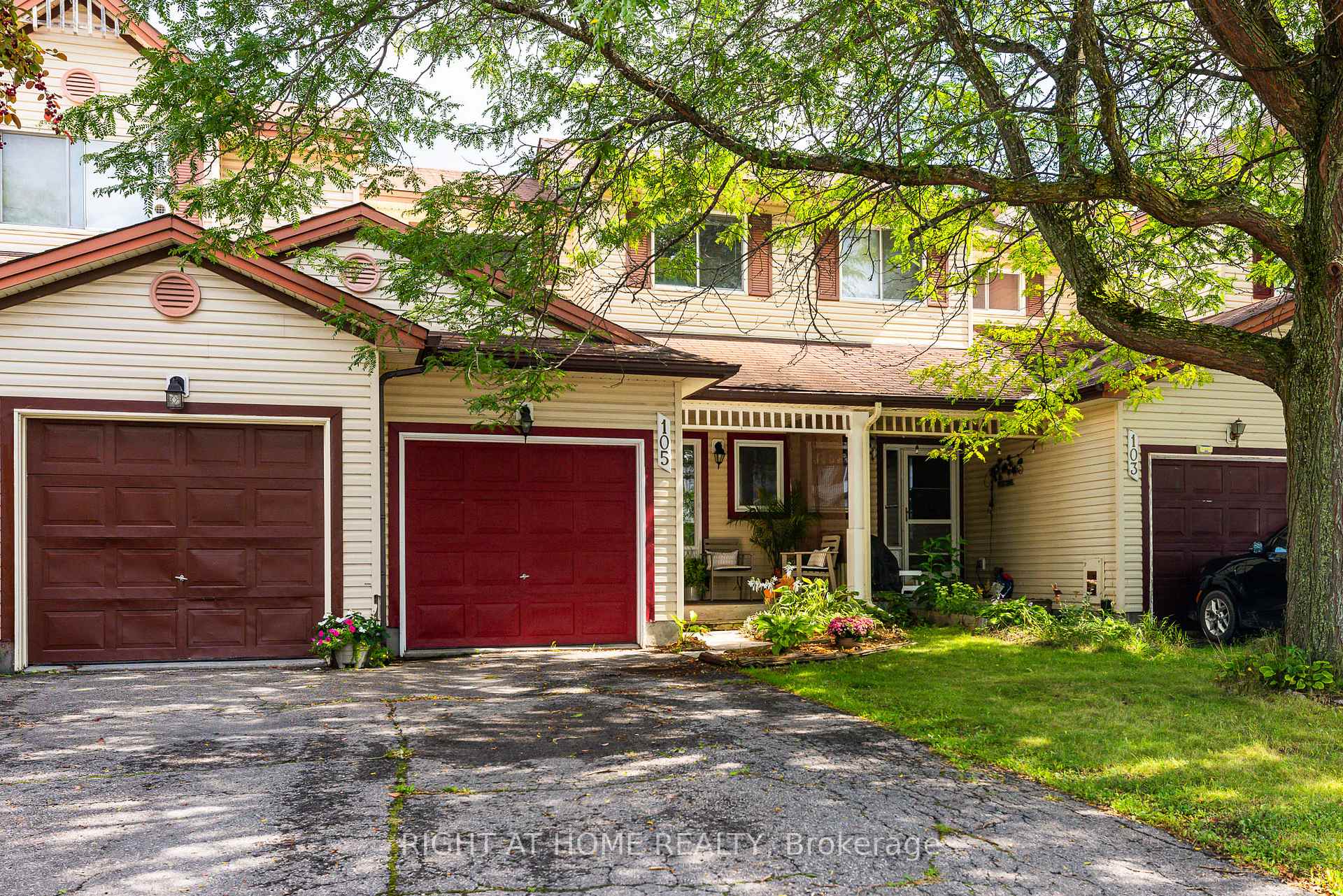 Photo 2 of 105 Crampton Drive, Carleton Place, Carleton Place — HOMEH