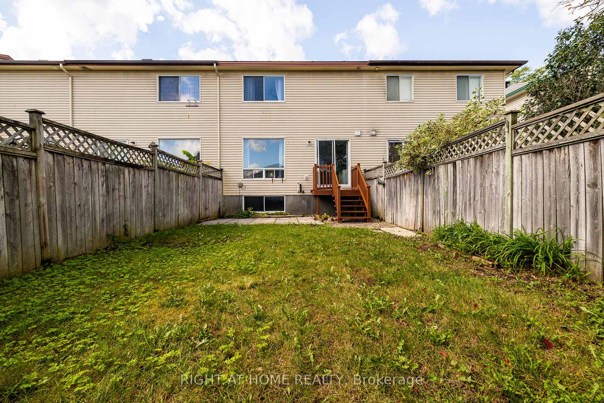 Photo 34 of 105 Crampton Drive, Carleton Place, Carleton Place — HOMEH
