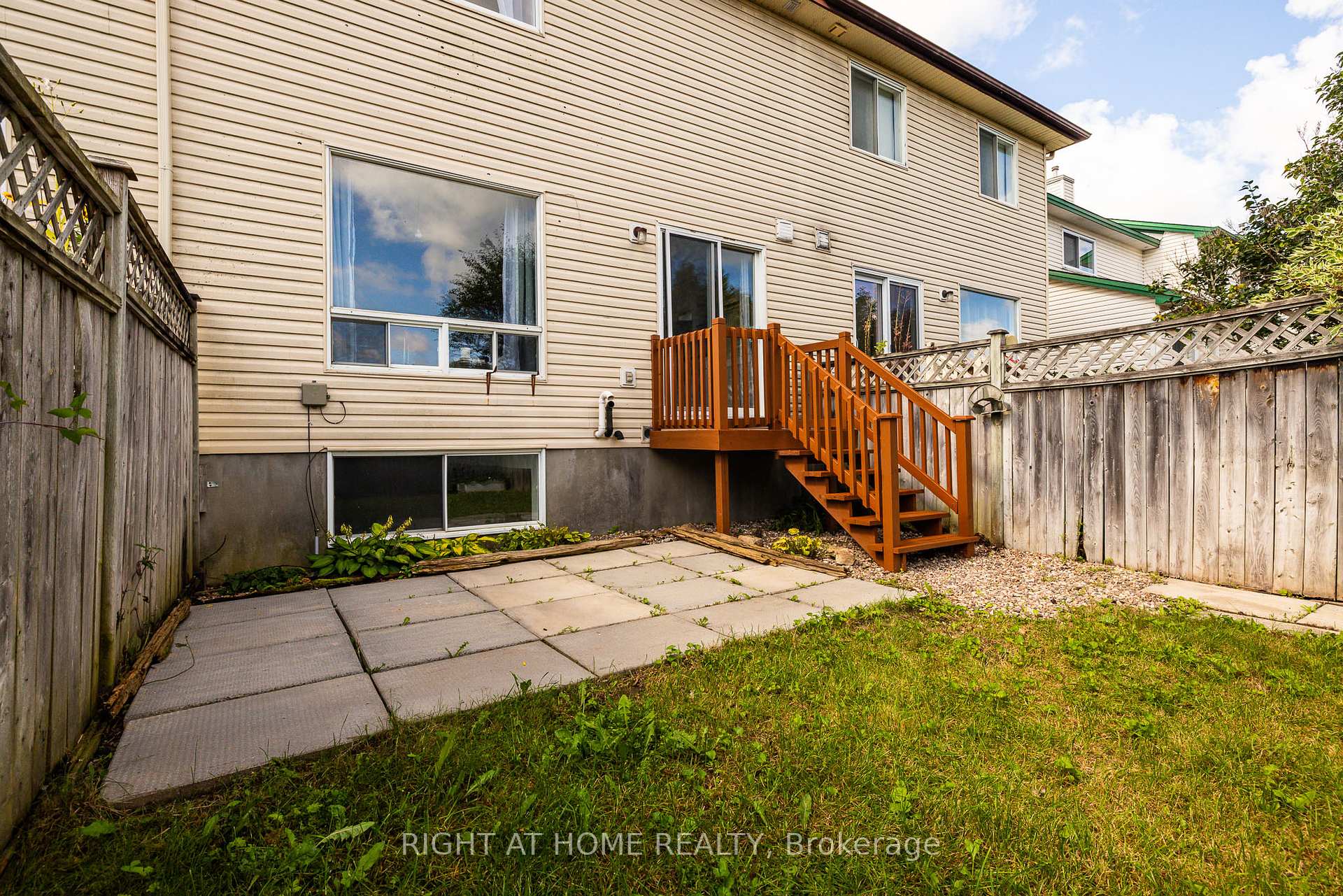 Photo 35 of 105 Crampton Drive, Carleton Place, Carleton Place — HOMEH