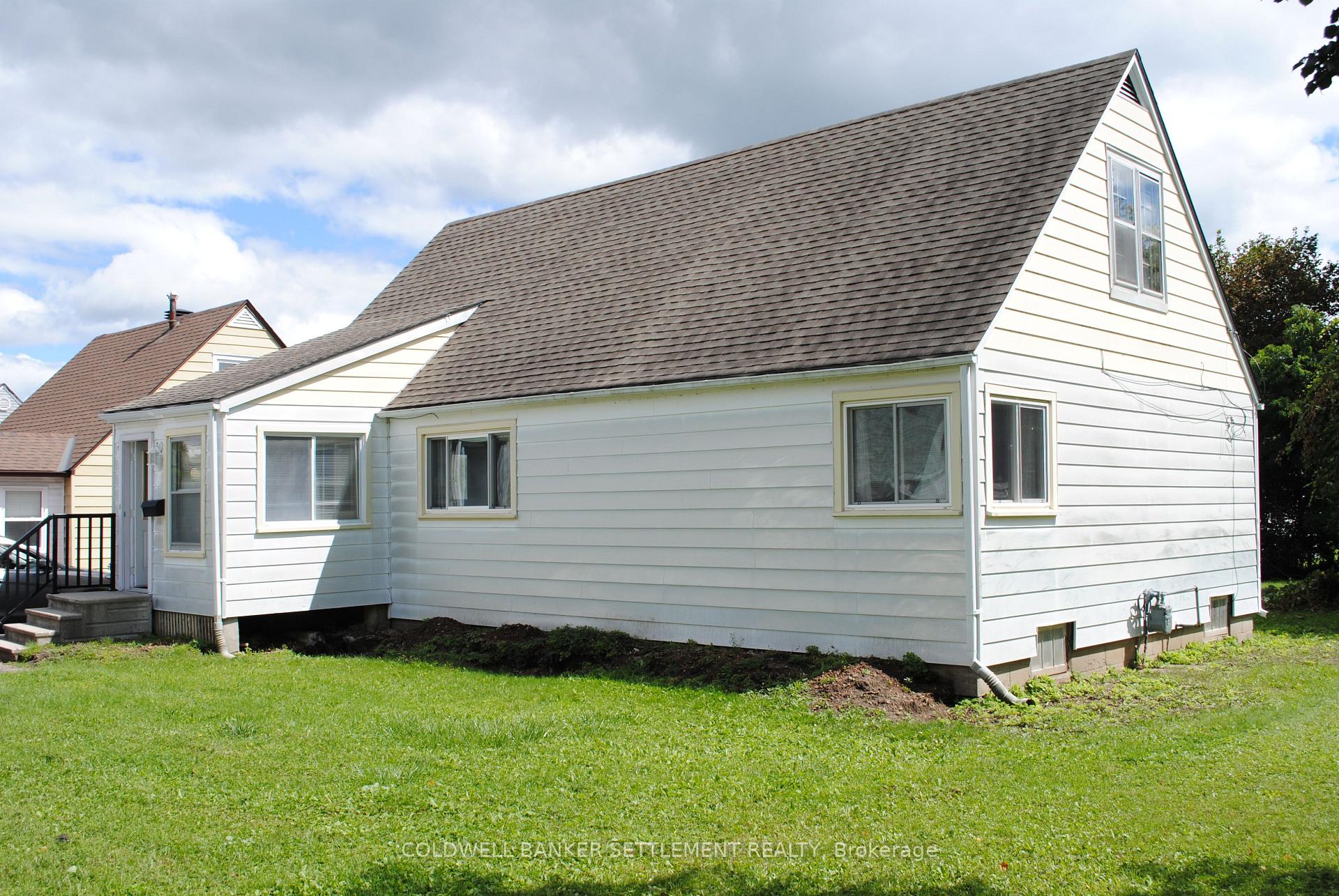 Photo 2 of 48 Pine Street, Smiths Falls, Smiths Falls — HOMEH