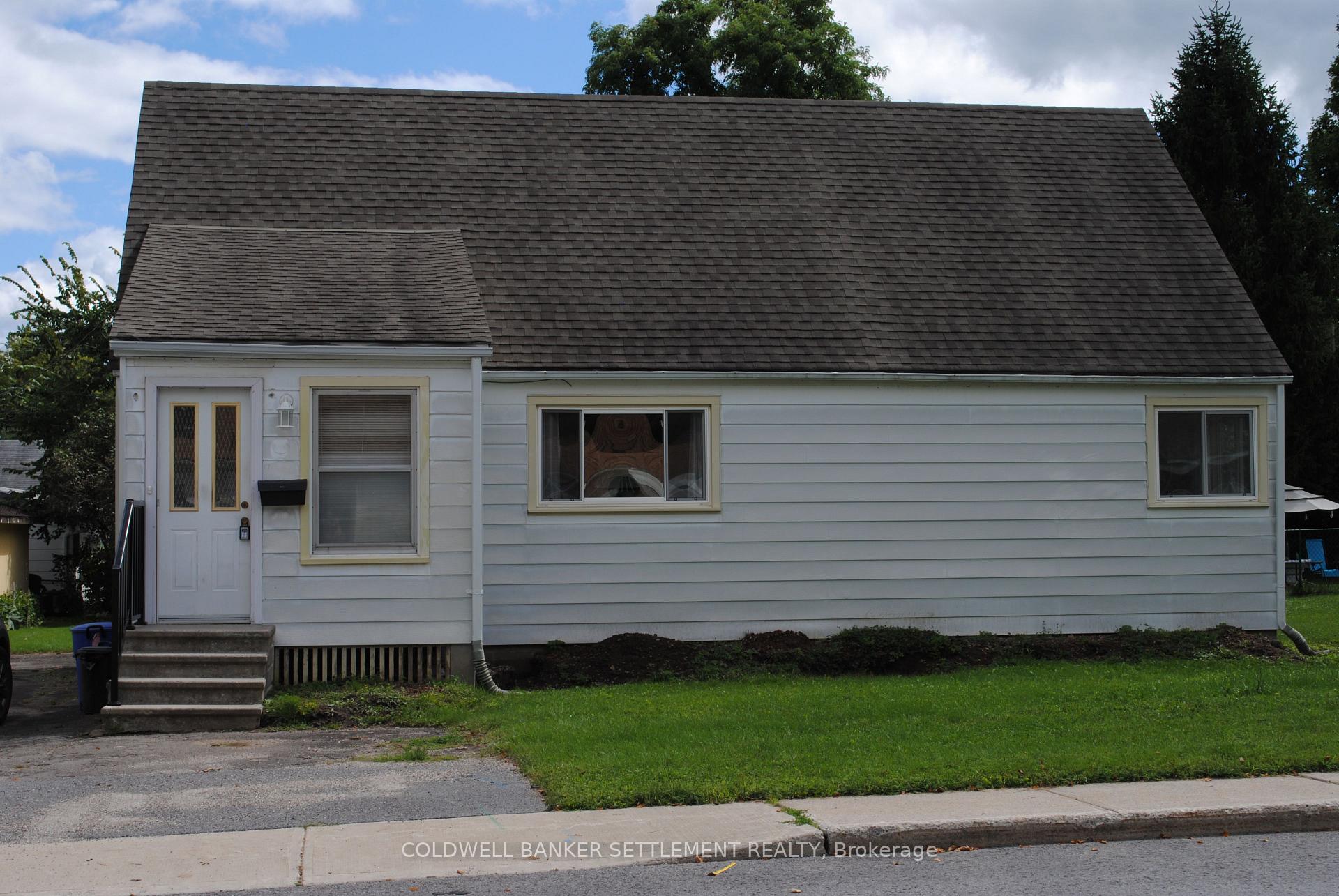 Photo 3 of 48 Pine Street, Smiths Falls, Smiths Falls — HOMEH