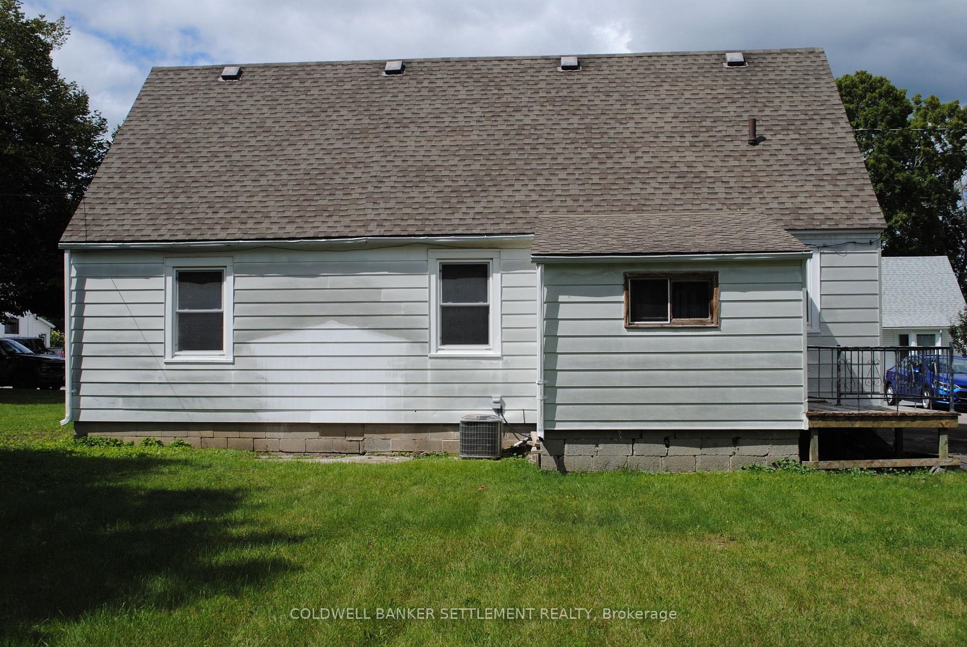 Photo 4 of 48 Pine Street, Smiths Falls, Smiths Falls — HOMEH