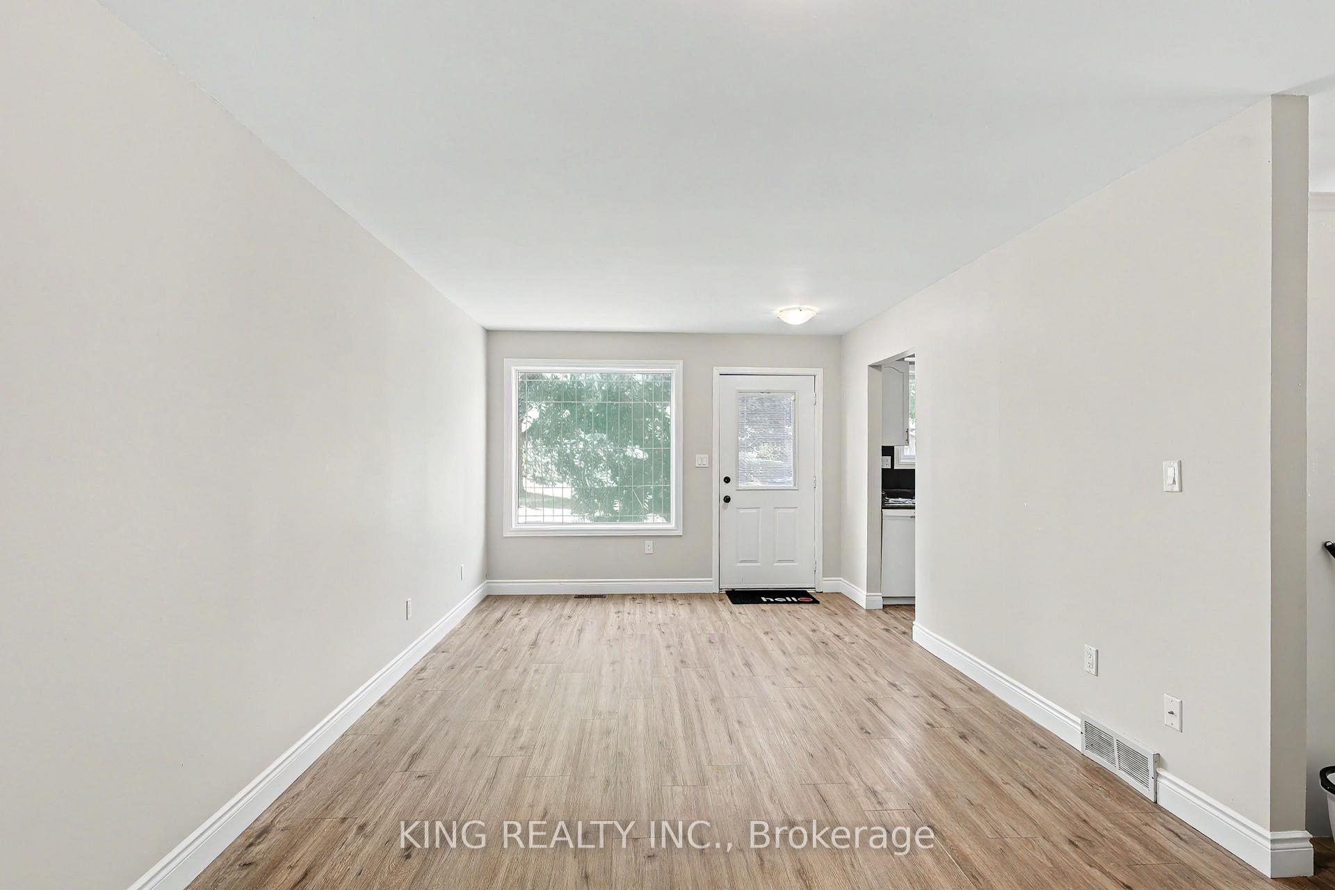 Photo 3 of 287 Portsmouth Crescent E, London, East I — HOMEH