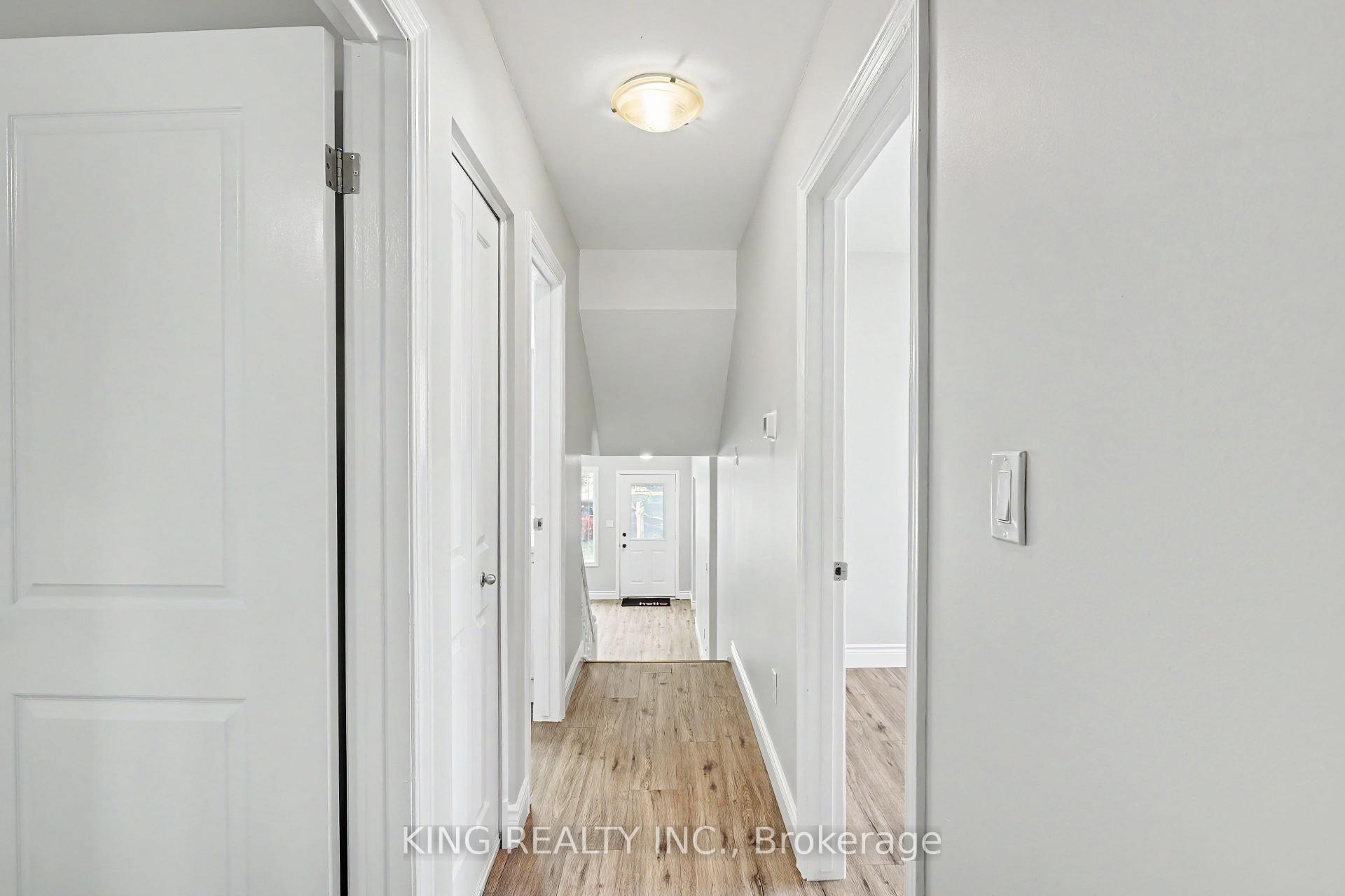 Photo 10 of 287 Portsmouth Crescent E, London, East I — HOMEH