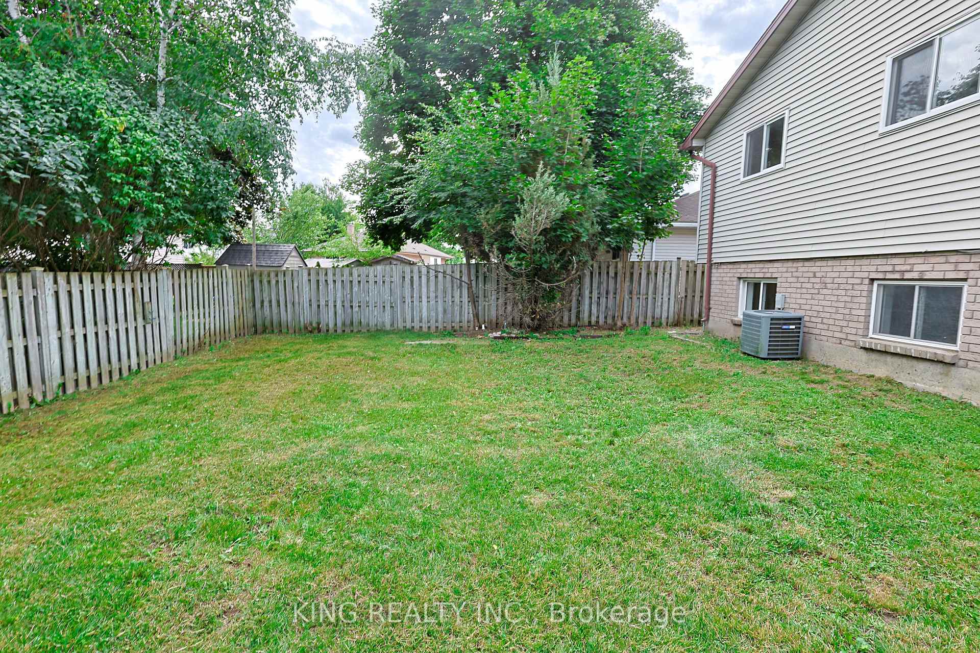 Photo 32 of 287 Portsmouth Crescent E, London, East I — HOMEH