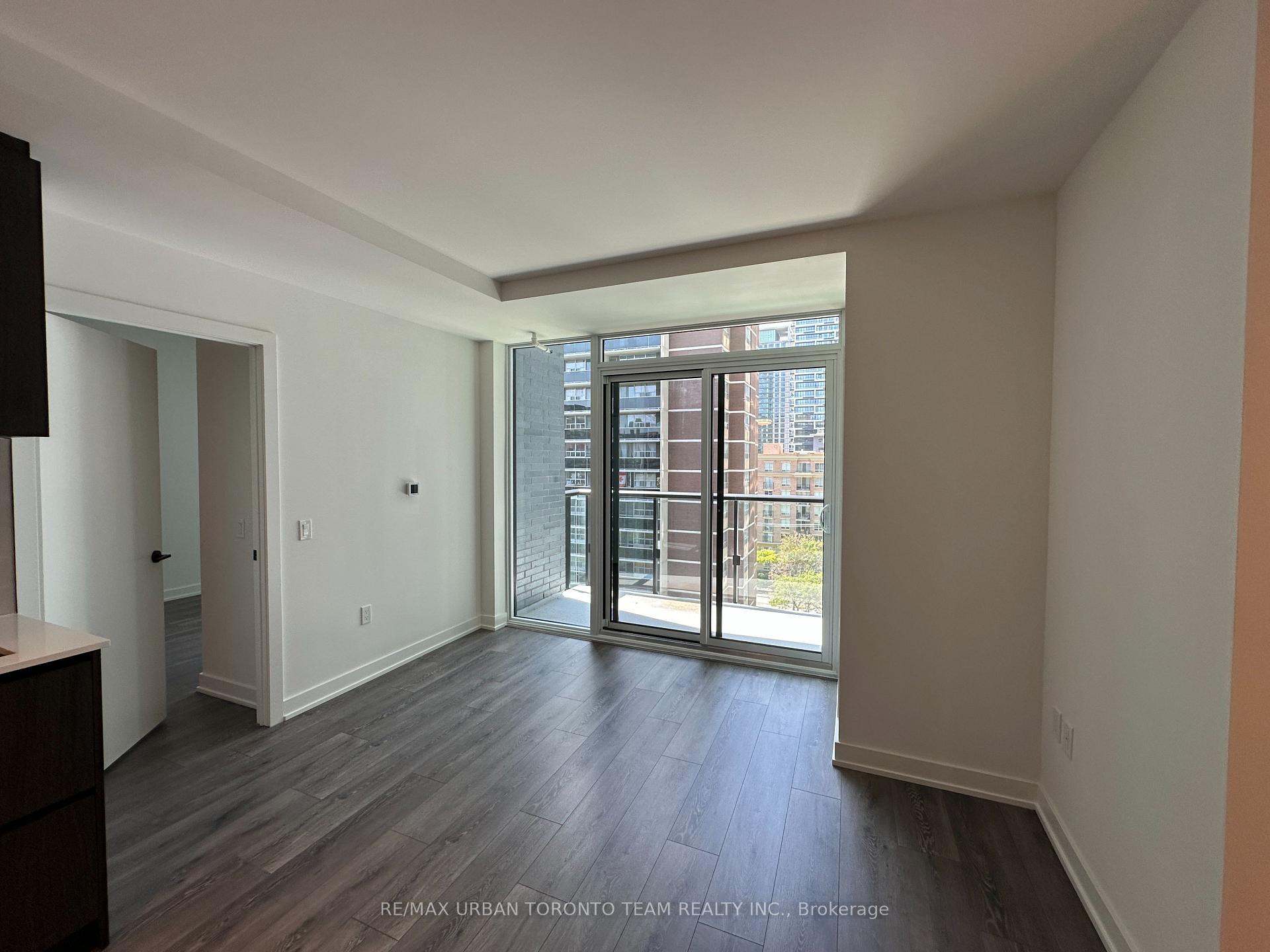 Photo 2 of Unit 805, 127 Broadway Avenue, Toronto, Mount Pleasant West — HOMEH