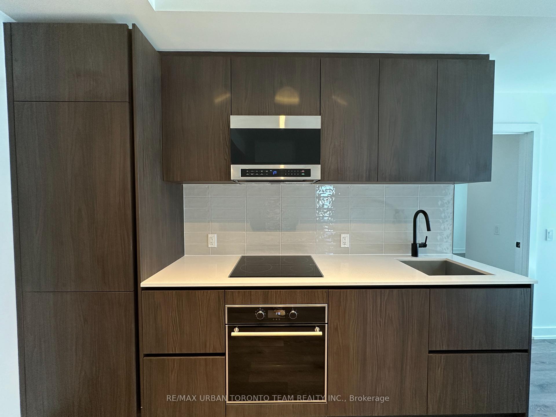 Photo 3 of Unit 805, 127 Broadway Avenue, Toronto, Mount Pleasant West — HOMEH
