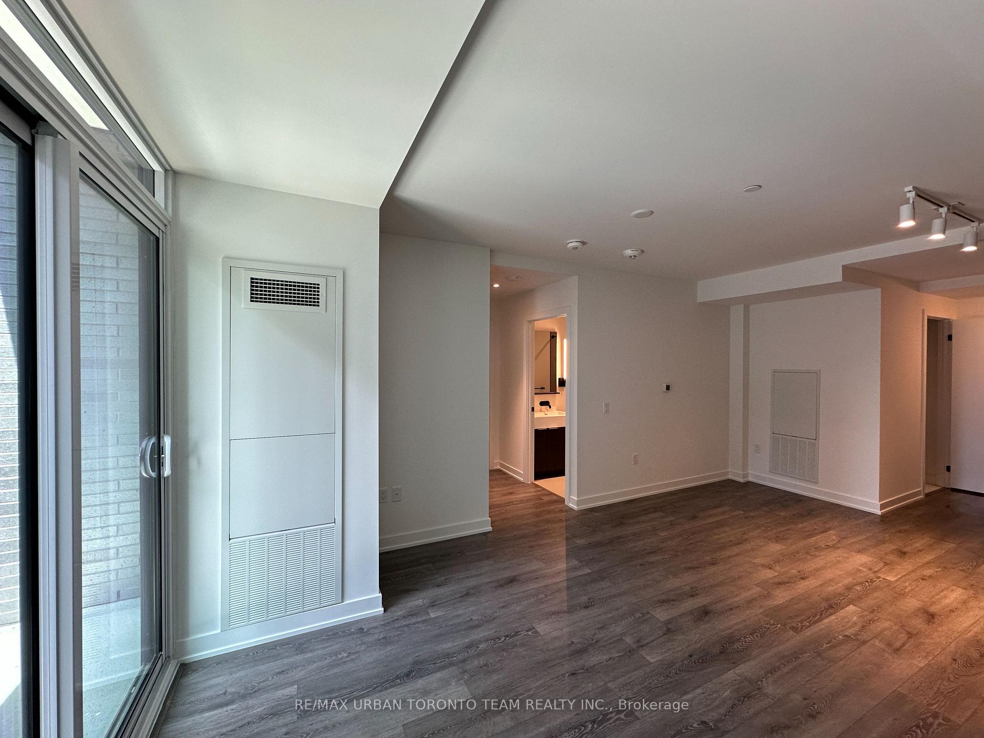 Photo 4 of Unit 805, 127 Broadway Avenue, Toronto, Mount Pleasant West — HOMEH