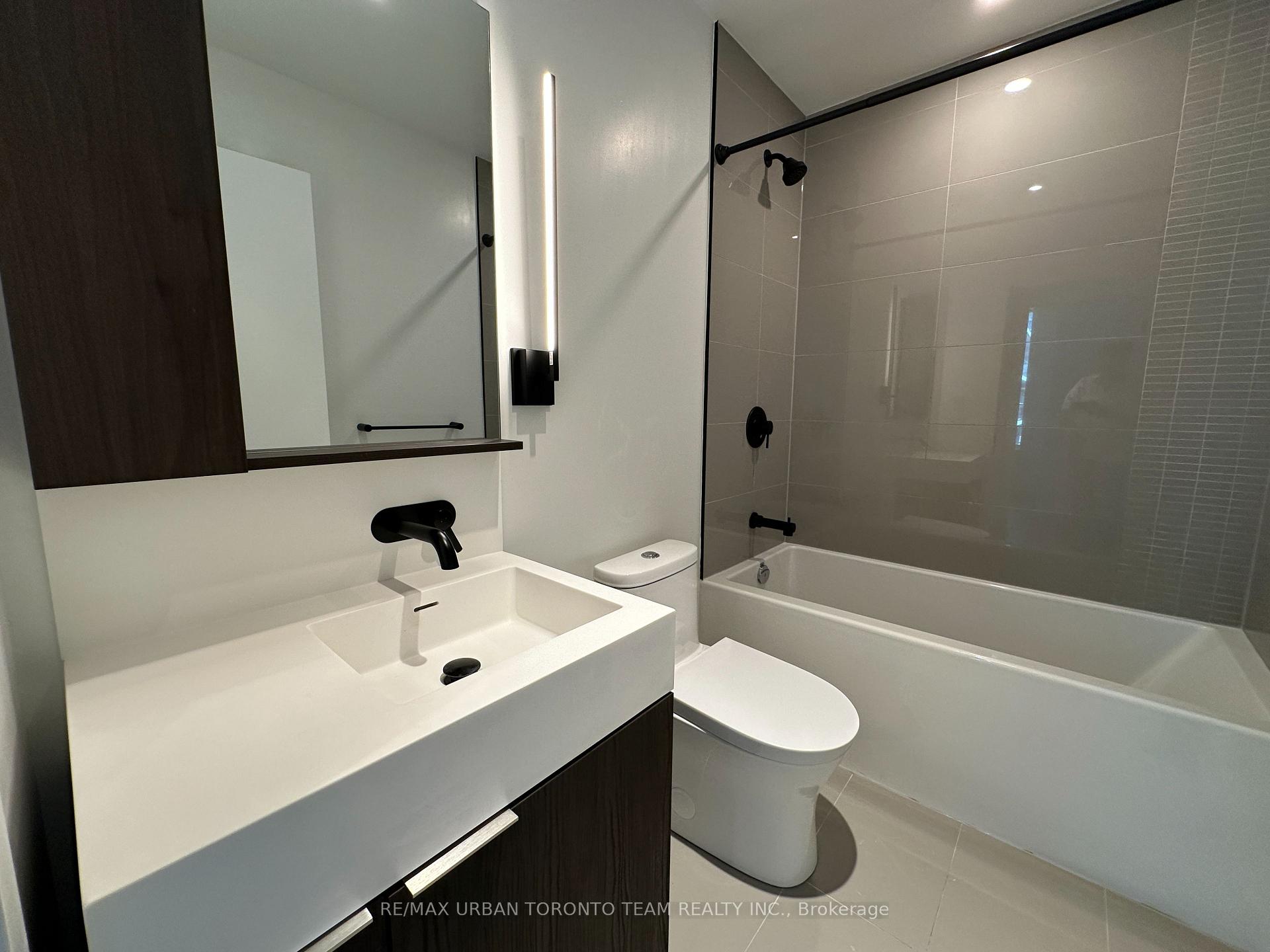 Photo 8 of Unit 805, 127 Broadway Avenue, Toronto, Mount Pleasant West — HOMEH