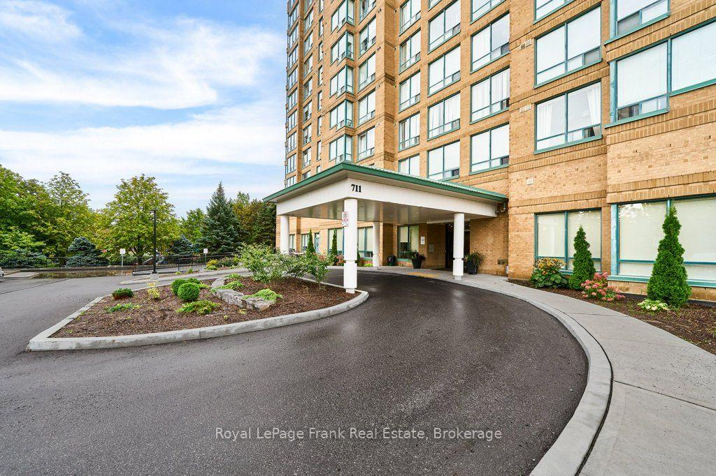 Photo 2 of Unit 806, 711 Rossland Road E, Whitby, Pringle Creek — HOMEH