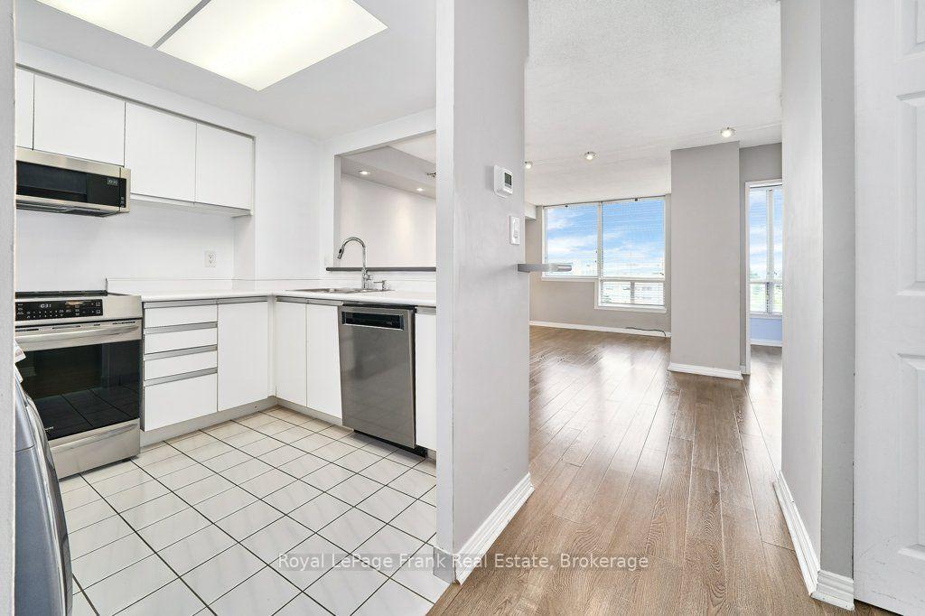 Photo 5 of Unit 806, 711 Rossland Road E, Whitby, Pringle Creek — HOMEH