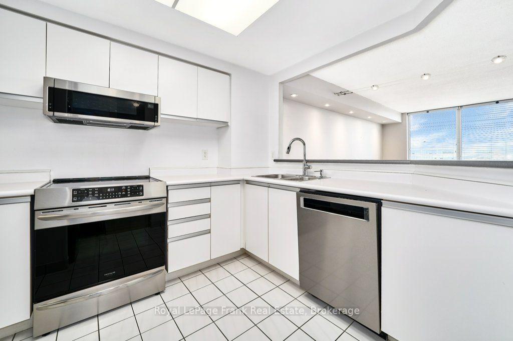 Photo 9 of Unit 806, 711 Rossland Road E, Whitby, Pringle Creek — HOMEH
