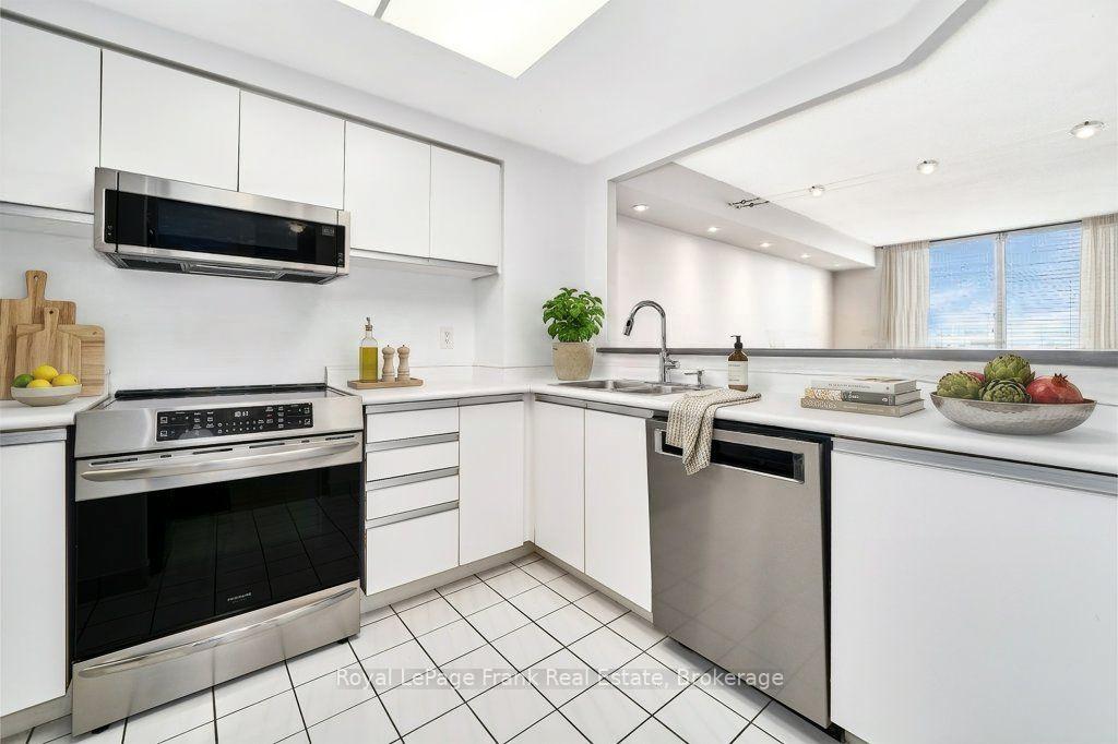 Photo 10 of Unit 806, 711 Rossland Road E, Whitby, Pringle Creek — HOMEH