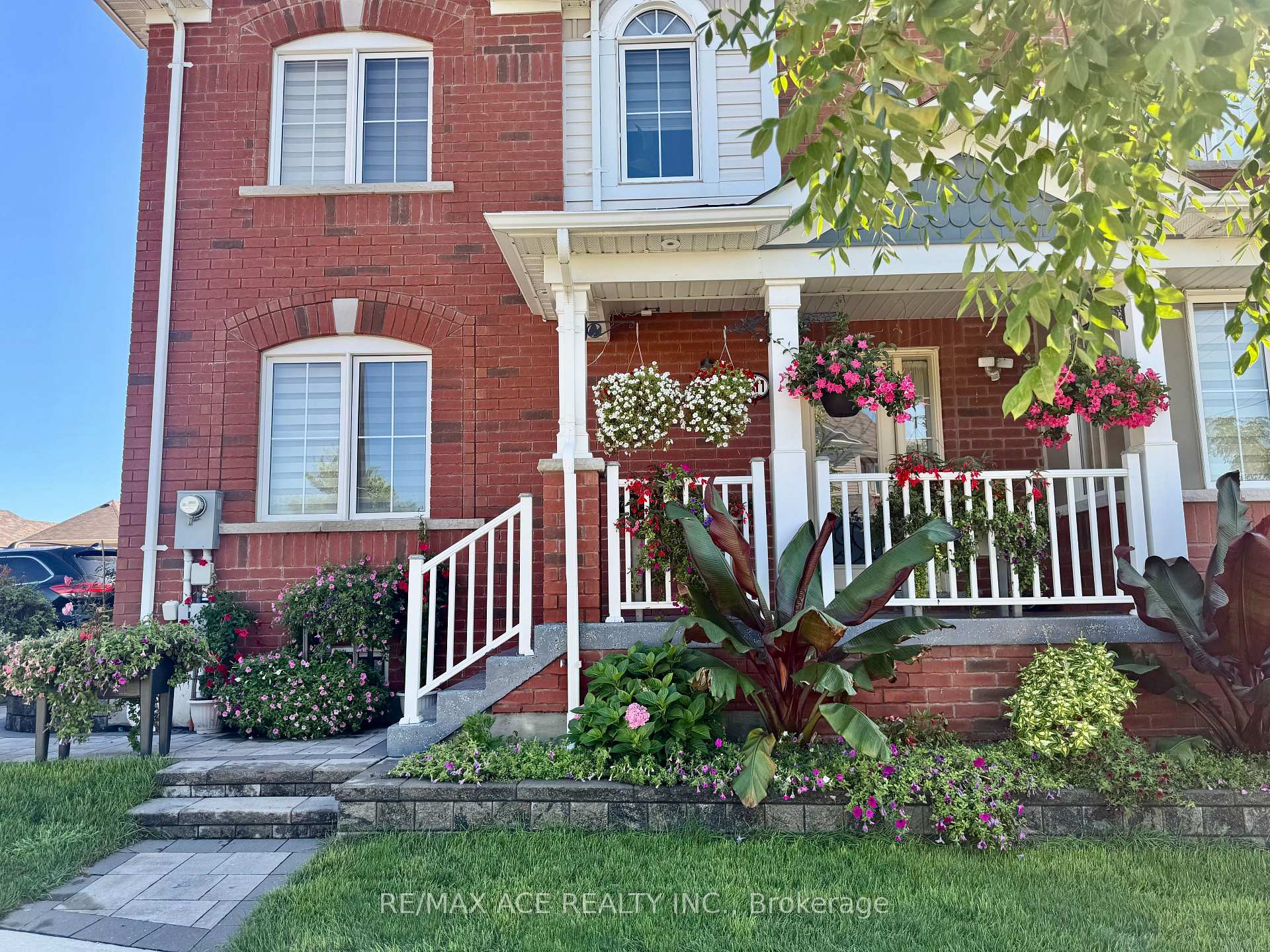 Photo 3 of 1011 Cameo Street, Pickering, Rural Pickering — HOMEH