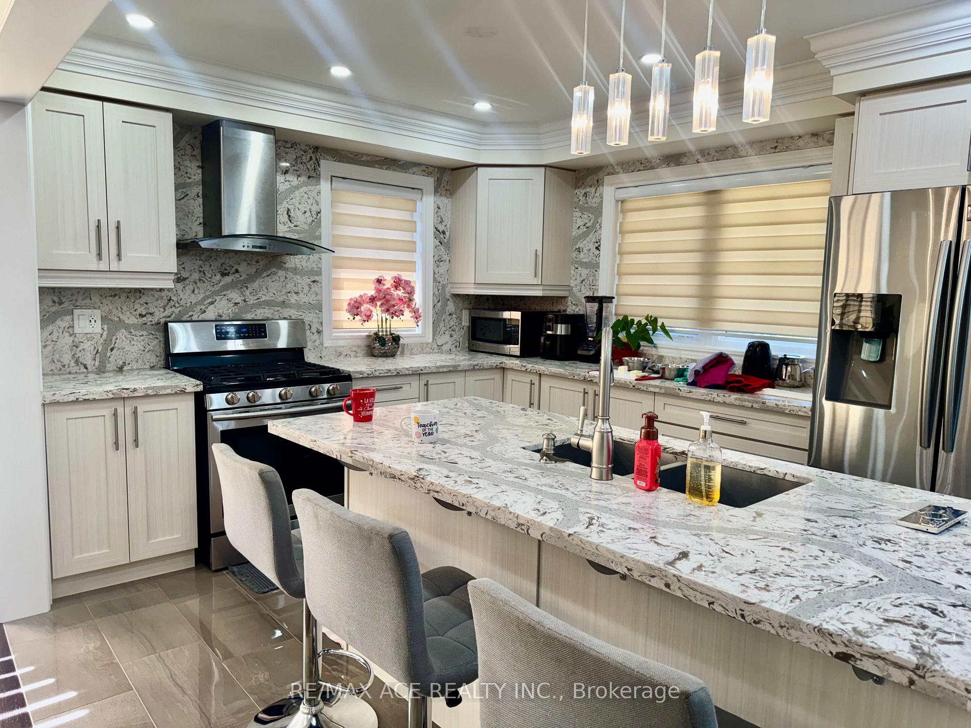 Photo 13 of 1011 Cameo Street, Pickering, Rural Pickering — HOMEH