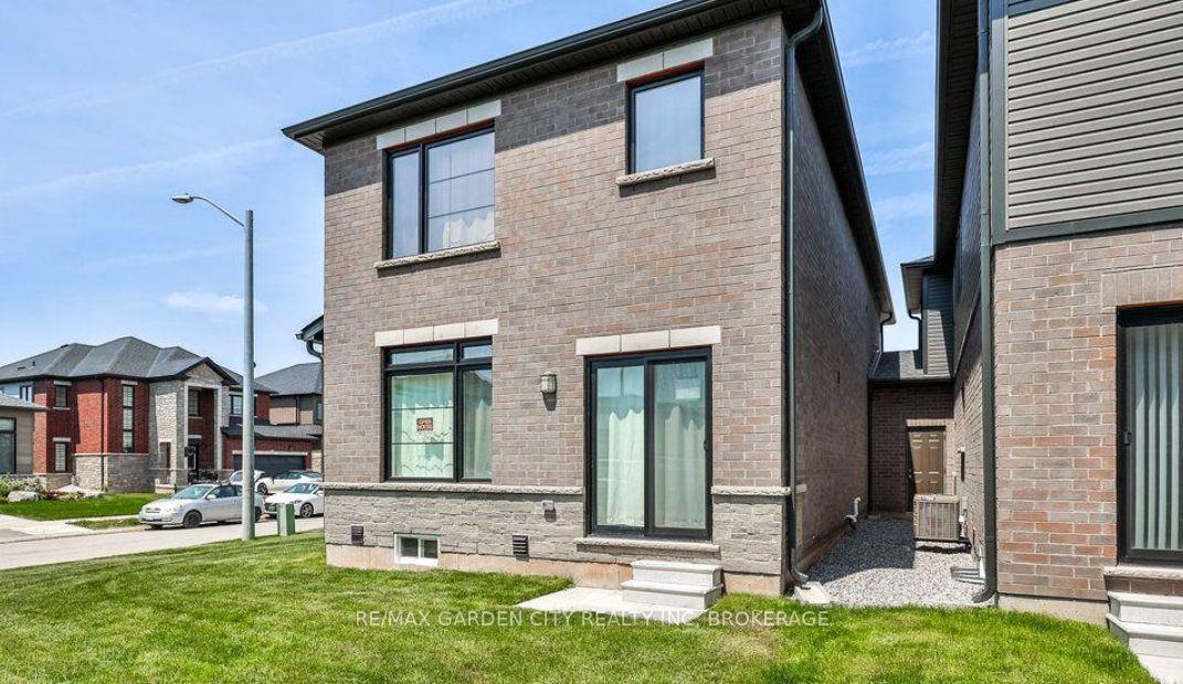 Photo 15 of 41 Bentgrass Drive, Welland, Hwy 406/Welland — HOMEH