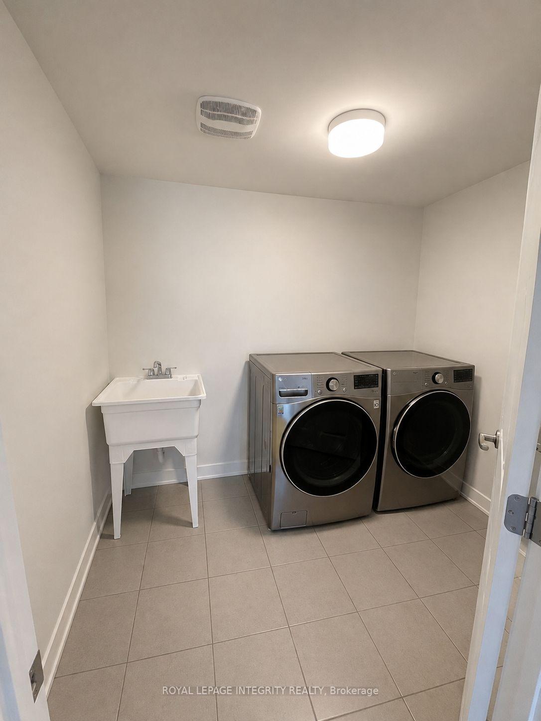 Photo 3 of 347 Parallax Private, Ottawa, Barrhaven - Half Moon Bay — HOMEH