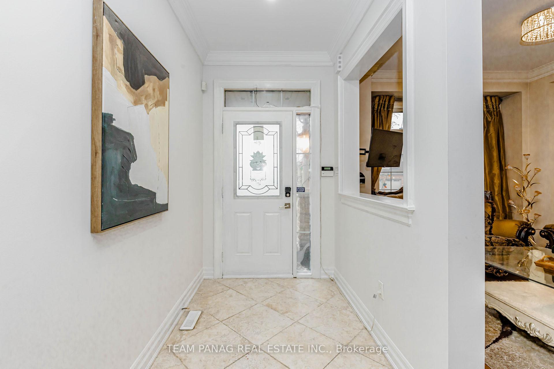 Photo 4 of 19 Valleycreek Drive, Brampton, Bram East — HOMEH