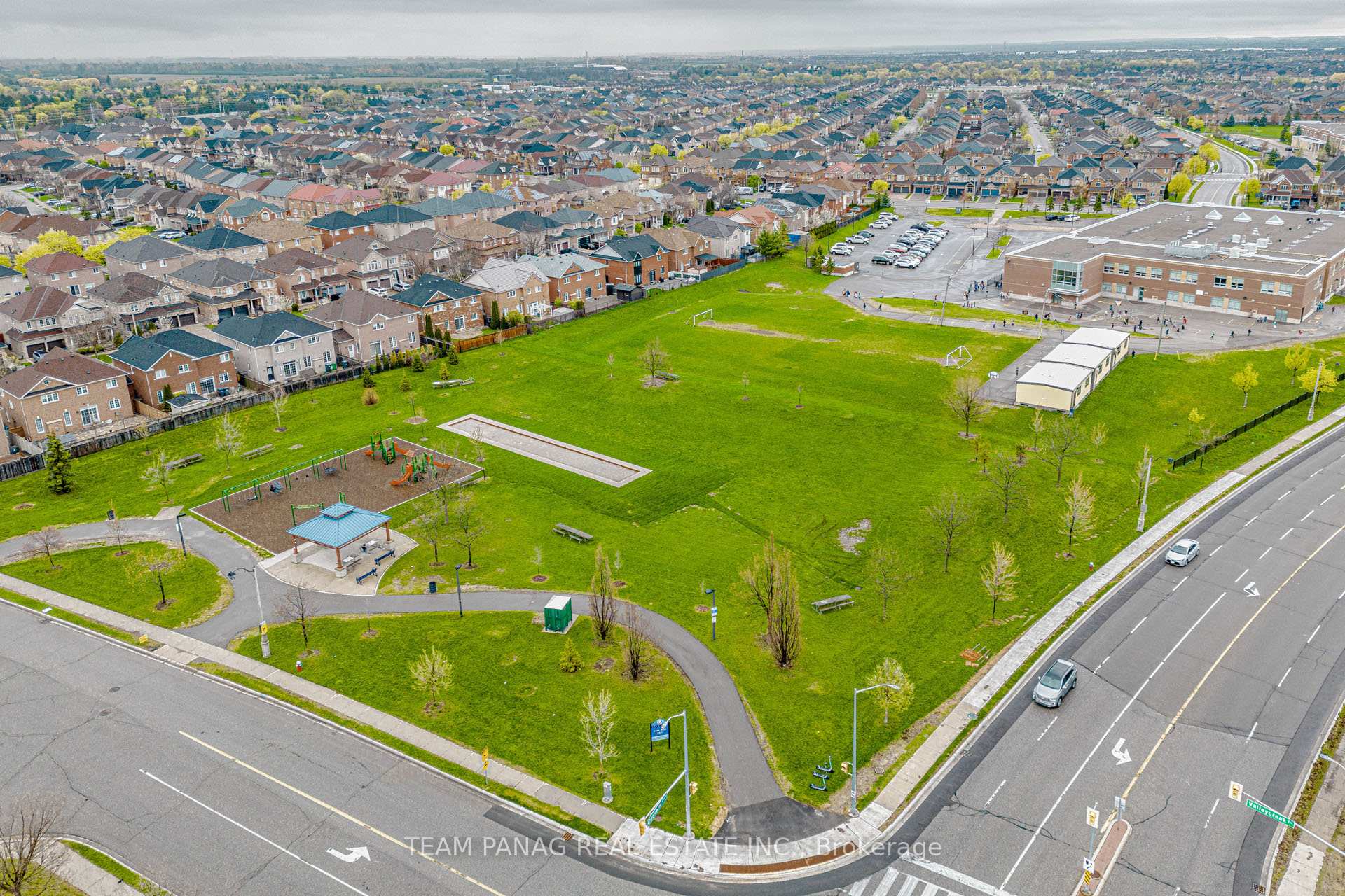 Photo 33 of 19 Valleycreek Drive, Brampton, Bram East — HOMEH
