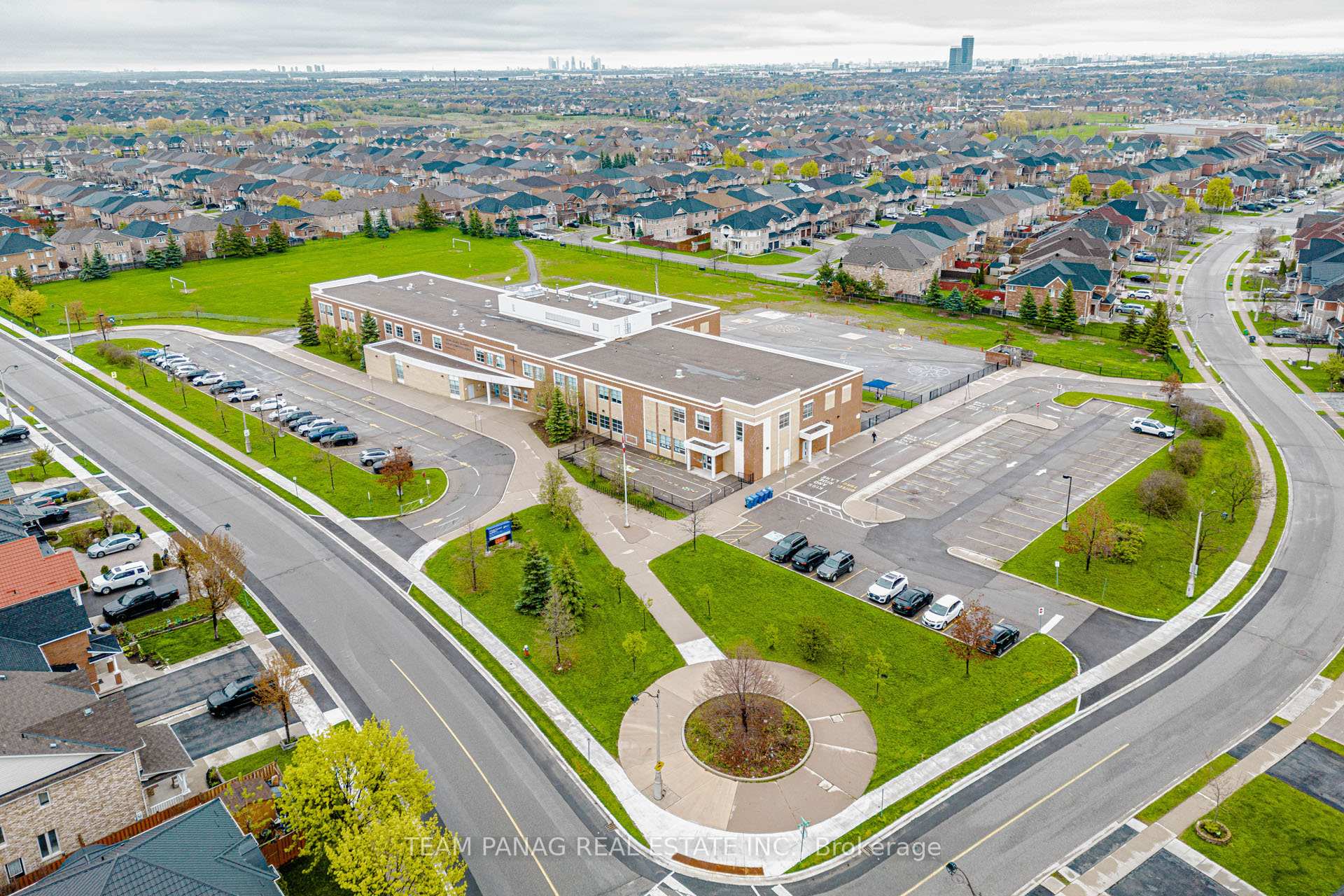 Photo 35 of 19 Valleycreek Drive, Brampton, Bram East — HOMEH