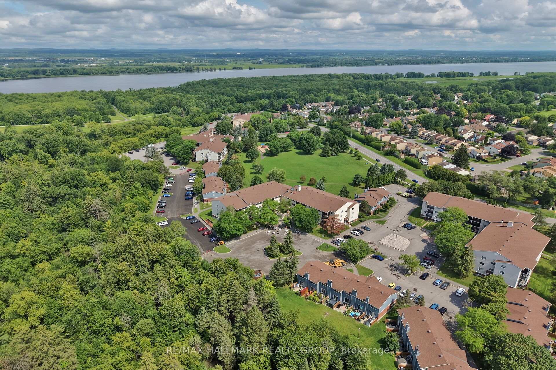 Photo 2 of Unit 306, 6470 Bilberry Drive, Ottawa, Orleans Wood — HOMEH
