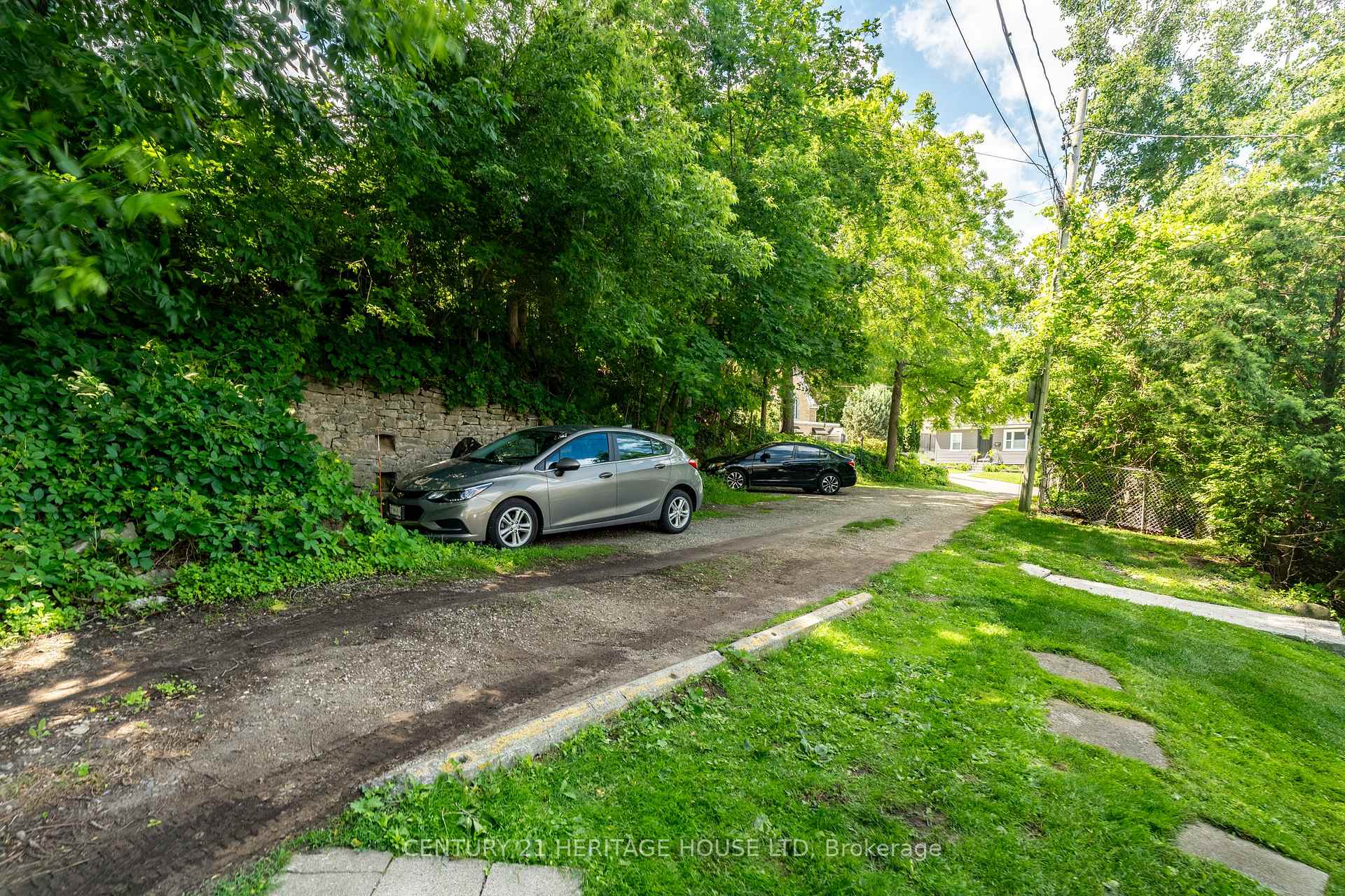 Photo 5 of 66 Queen Street W, Cambridge, Centennial — HOMEH