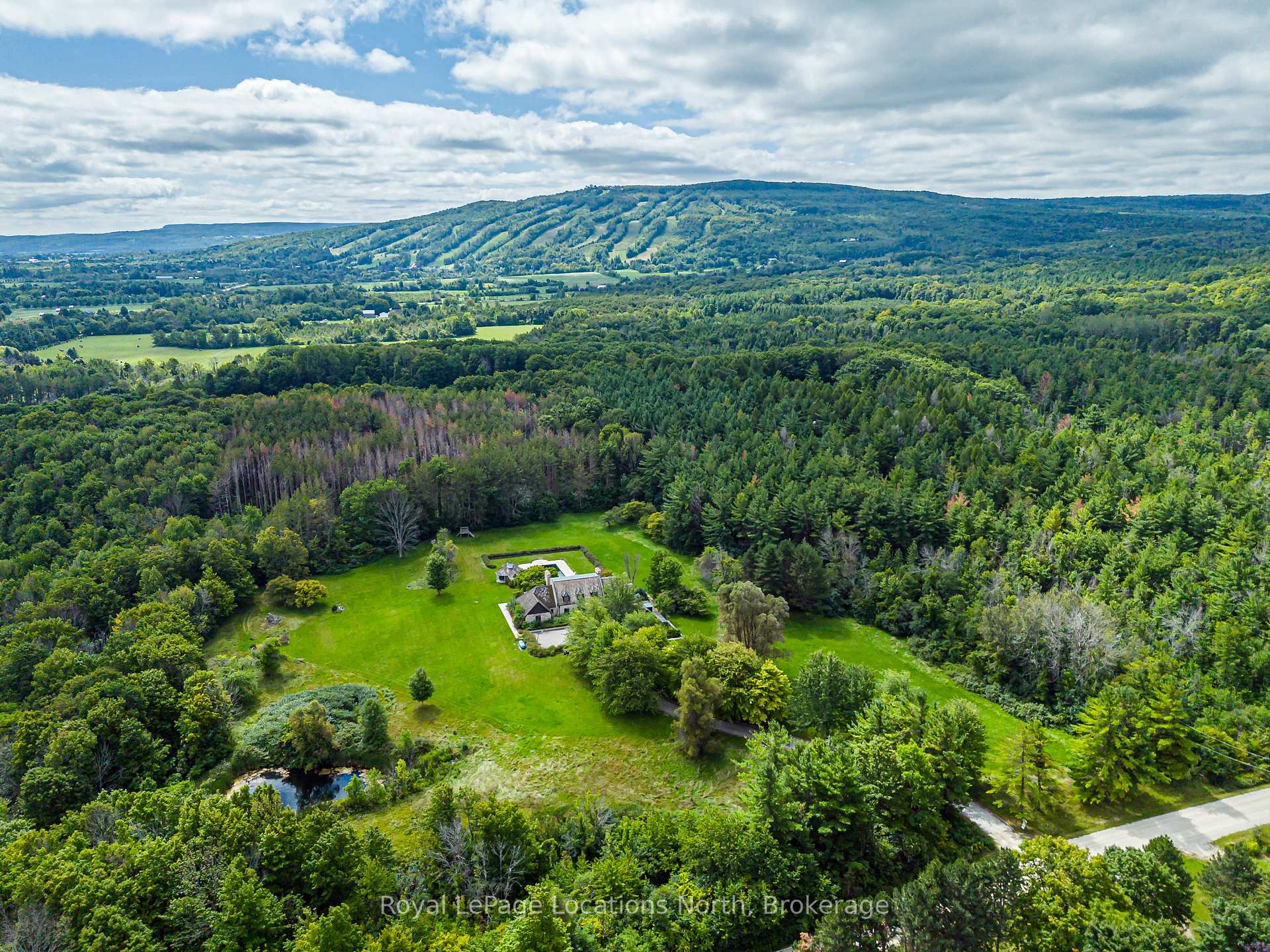 Photo 37 of 609830 12th Side Road, Blue Mountains — HOMEH