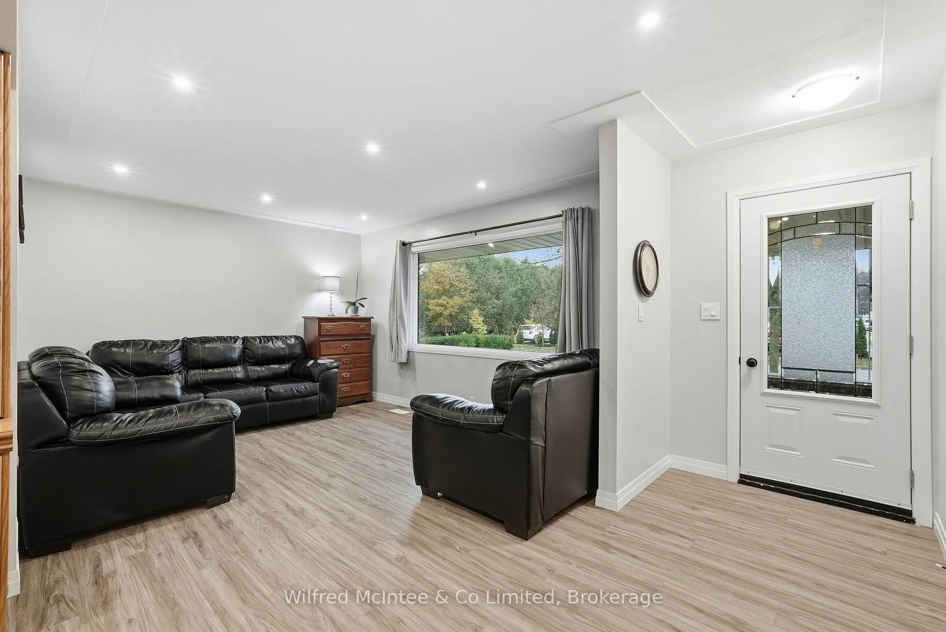 Photo 9 of 856 York Avenue N, North Perth, Listowel — HOMEH