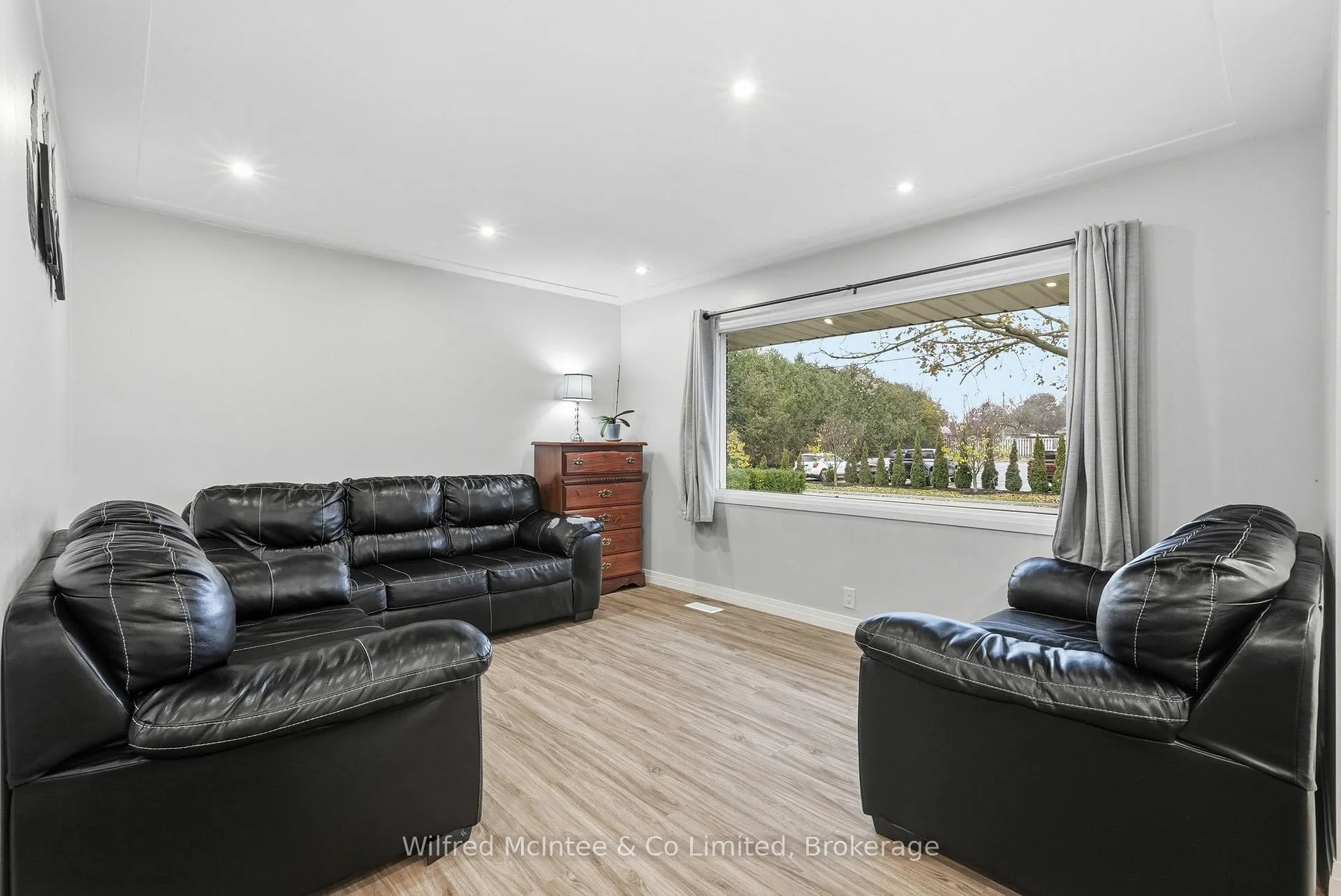 Photo 10 of 856 York Avenue N, North Perth, Listowel — HOMEH