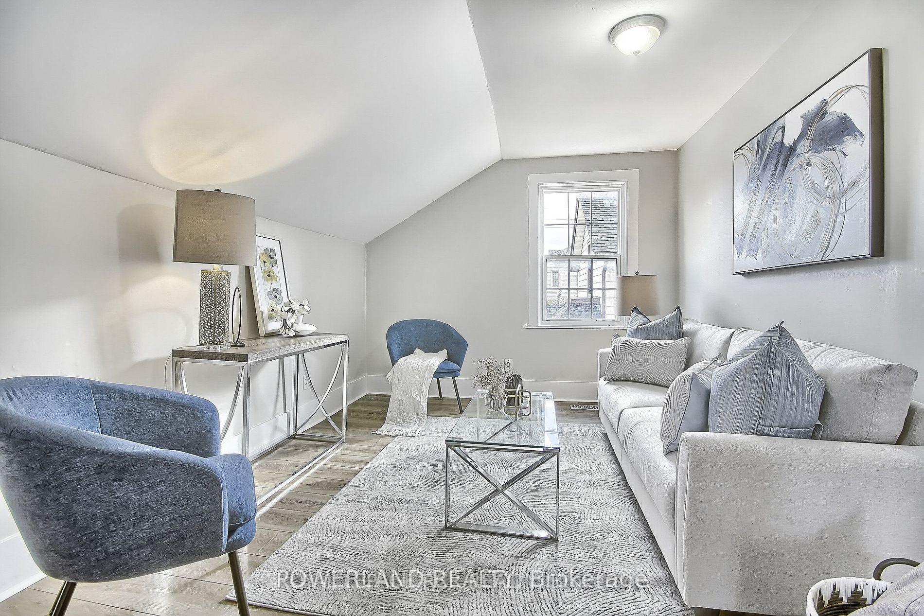 Front of Unit Apt #2, 202 Prospect Street W