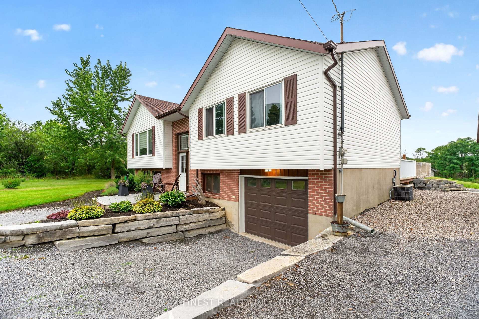 Photo 3 of 2359 Keeley Road, Frontenac, Frontenac South — HOMEH